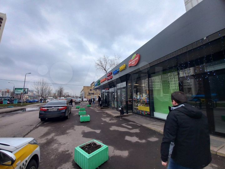 Корейские салаты в гастрономе рядом с метро, 12 м²