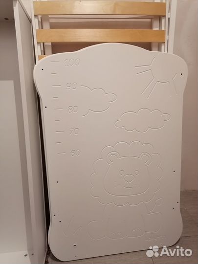 Кровать детская с маятником