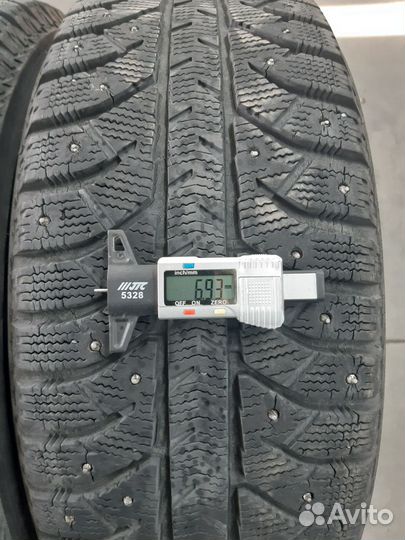 Bridgestone Ice Cruiser 7000 215/60 R16