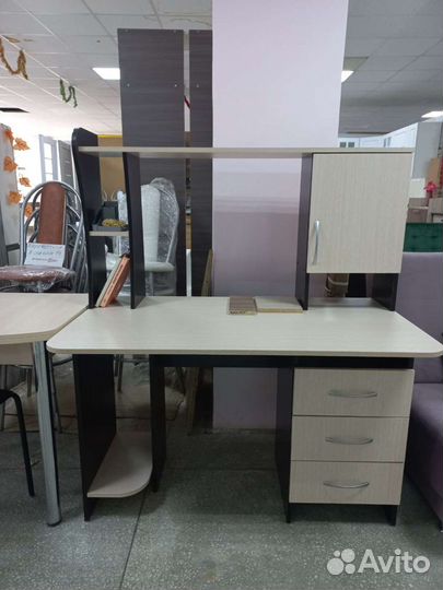 Стол компьютерный письменный гримерный