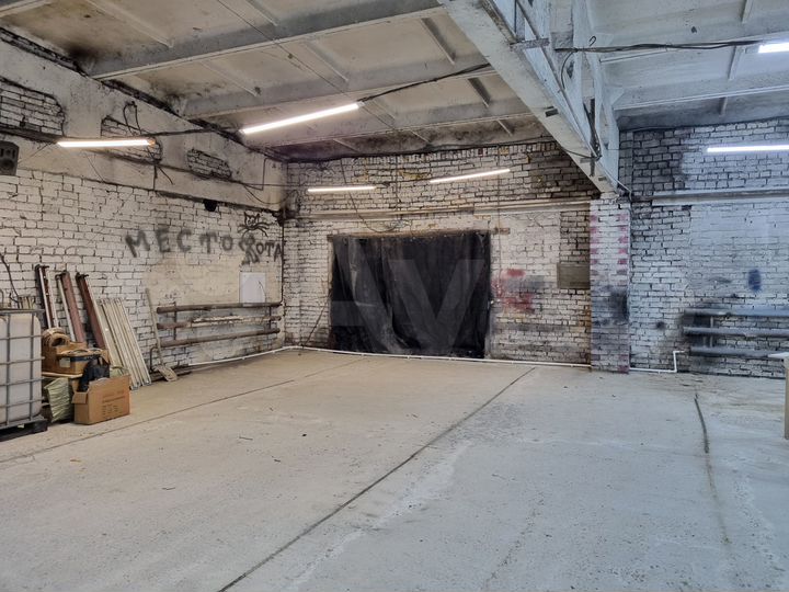 Гараж, > 30 м²