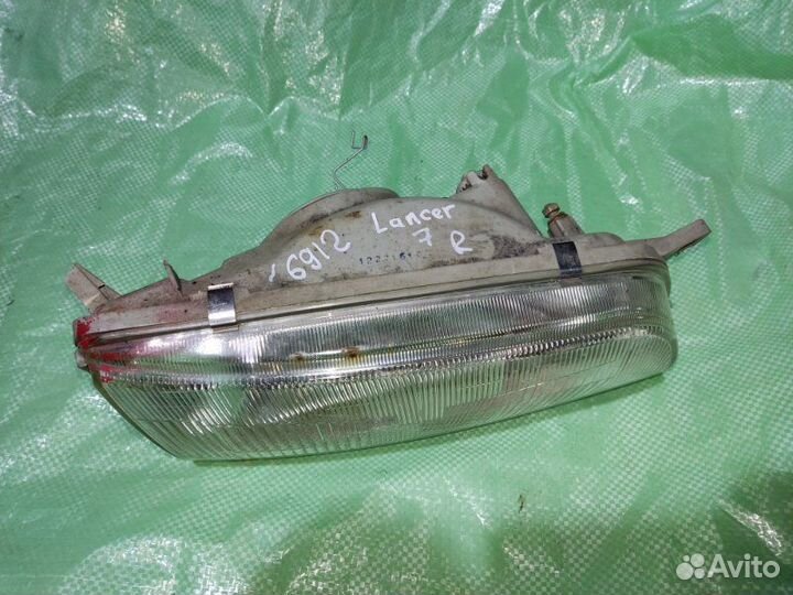 Фара правая Mitsubishi Lancer 7 седан 1.6I 1995