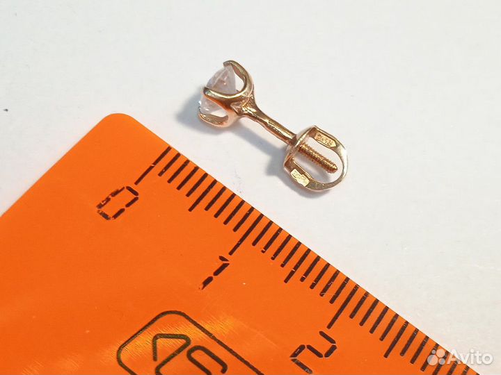 Серьги с камнями золотые