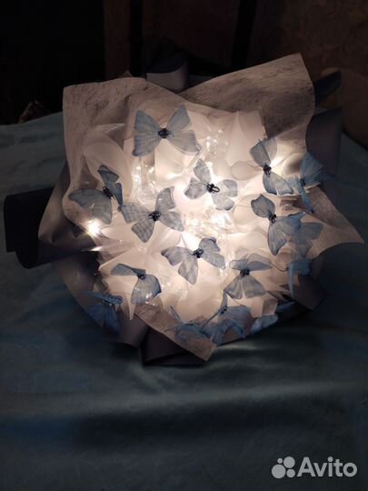 Светящийся букет из бабочек