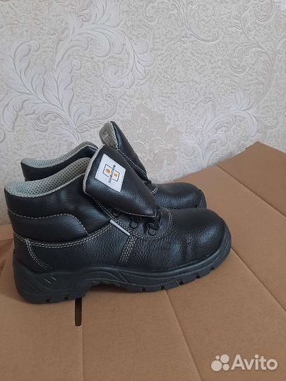 Ботинки мужские 40 размер новые