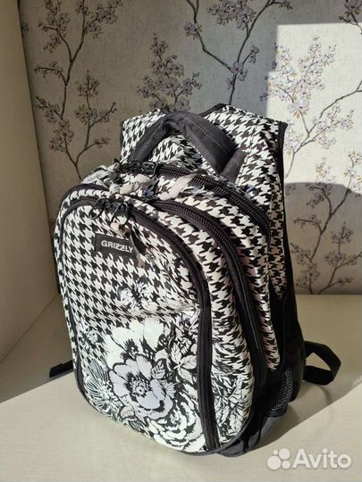 Портфель школьный для девочки чёрно-белый