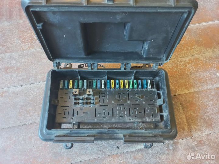 Блок предохранителей Audi 80