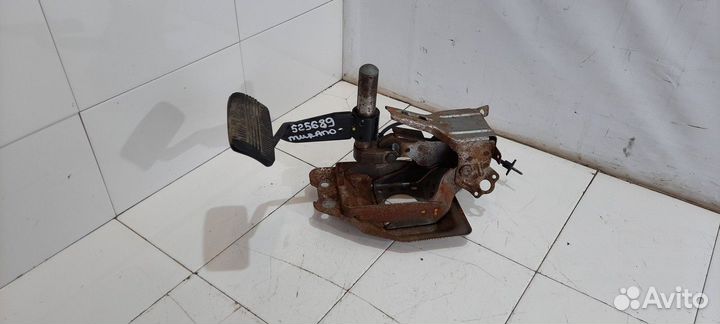 Педаль тормоза (Nissan Murano)