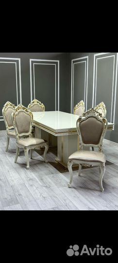 Стол и стулья