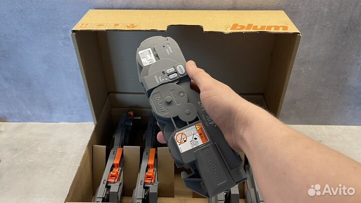 Сервопривод blum aventos servo-drive 21FA001