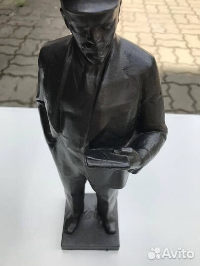 Скульптура В. И. Ленин