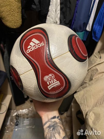 Футбольный мяч adidas teamgeist
