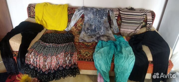 Вещи пакетоми 50 размера. Плечики