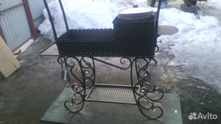 Мангал кованный с крышей