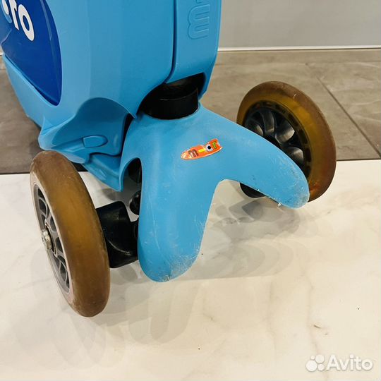 Micro Mini 2 Go трехколёсный самокат с сидением