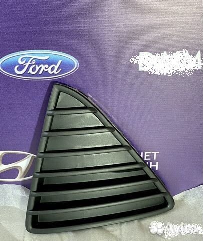 Решетка бампера Ford Focus 3 матовая левая