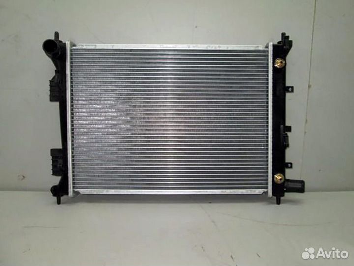 Радиатор охлаждения двигателя Хендай Солярис 2010