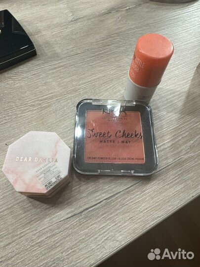 Clarins румяна 02,dear dahlia и Nyx