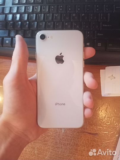 iPhone 8, 64 ГБ
