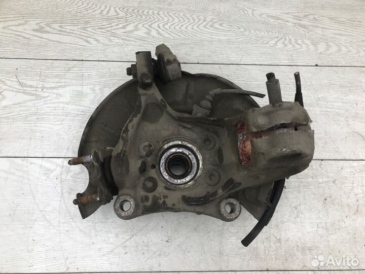 Кулак передний левый Vw Passat B6 BZB 2008