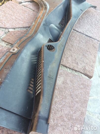 Накладка под дворник жабо Passat B6