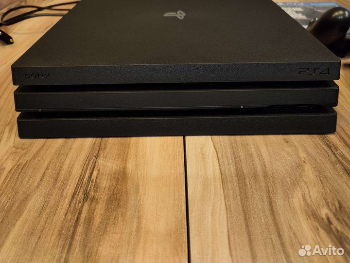 Продам sony playstation 4 pro