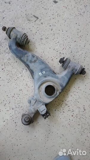 Рычаг нижний Мерседес 124 е230
