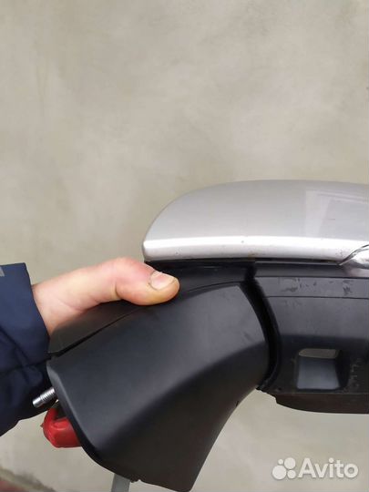 Левое зеркало таета раф 4