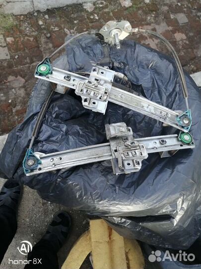 Стеклоподъёмник на гранту