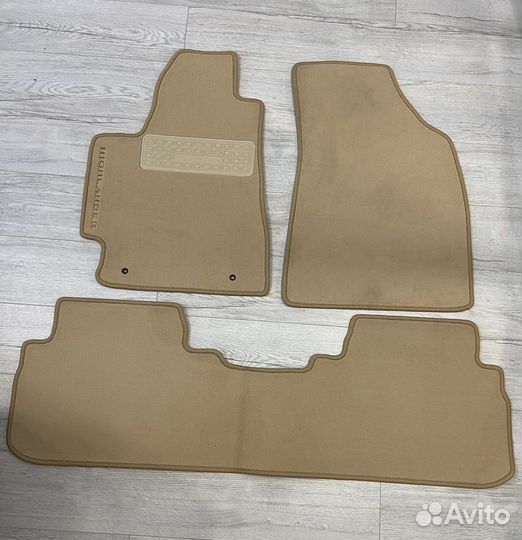 Оригинальные текстильные ковры Toyota Highlander 2
