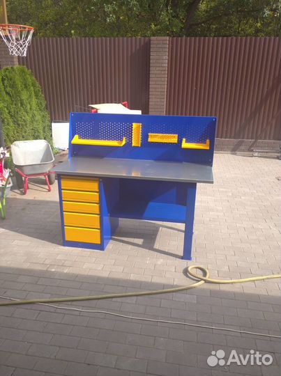 Стол (верстак металлический)