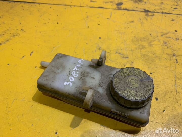 Бачок главного тормозного цилиндра Peugeot 308 200