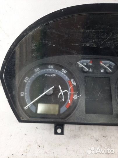 Щиток приборов (приборная панель) Skoda Fabia