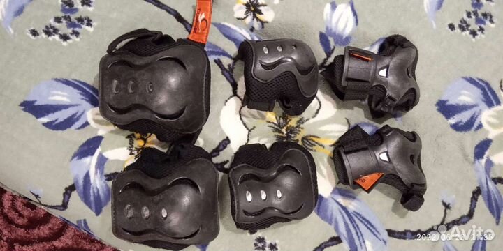 Роликовые коньки