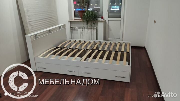 Кровать