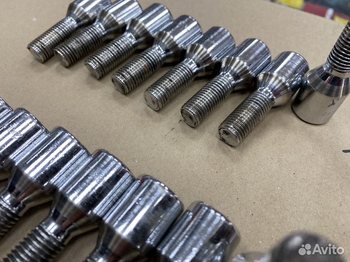 Колесные болты 12х1.5