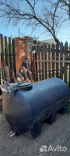 Продам пластиковую ёмкость для воды 1000 литров б