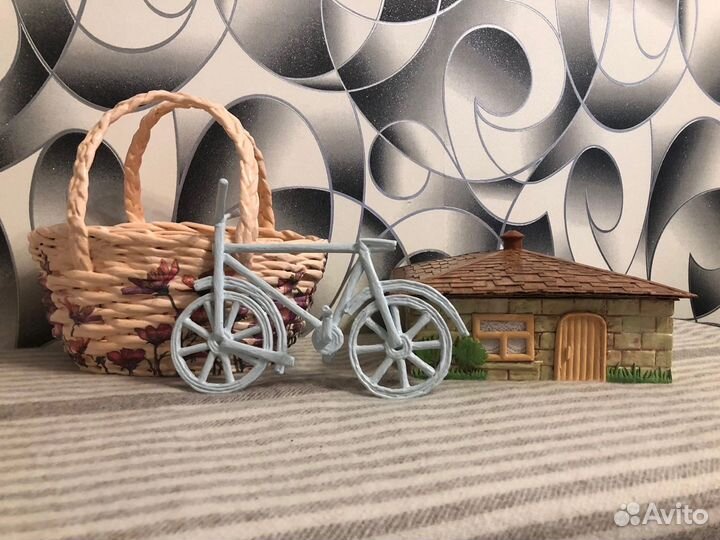 Подарочная коробка и подарочная корзинка