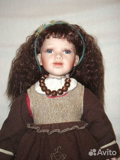 Фарфоровая кукла