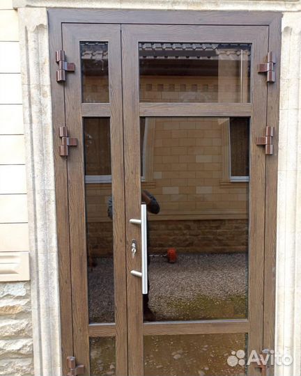 Алюминиевая входная дверь