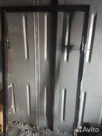 Металлическая дверь бу