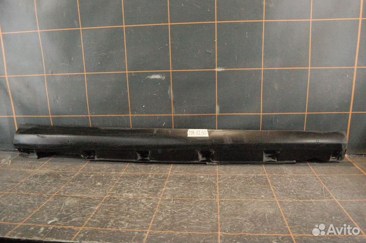 Накладка порога наружная правая - Ford Focus 3