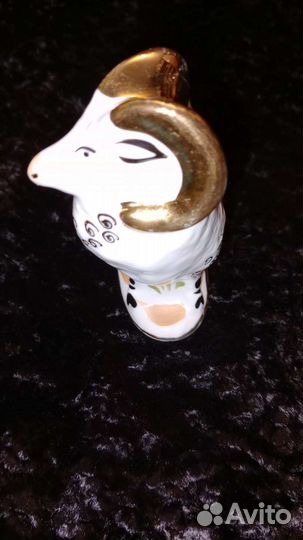 Фарфоровая статуэтка Баран