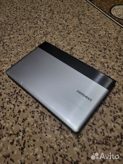 Ноутбук Samsung 305E