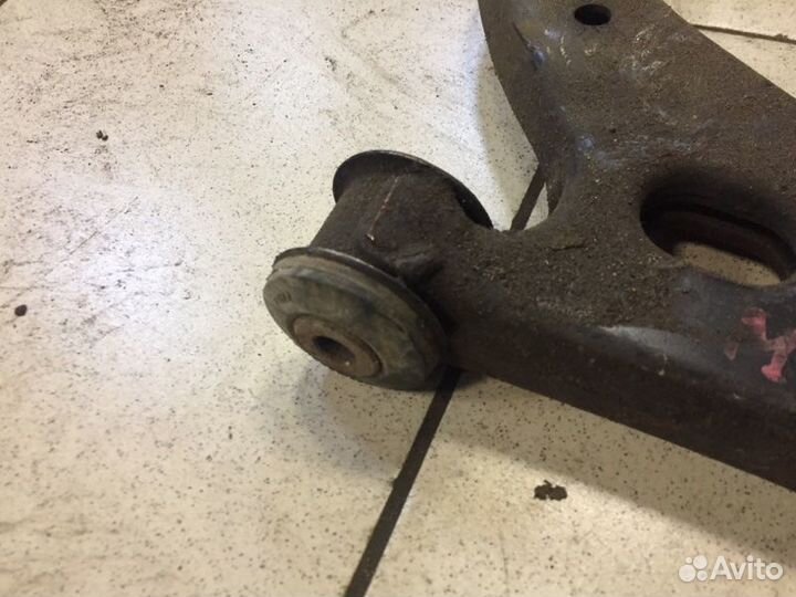 Рычаг подвески передний левый Mazda Demio DW3W