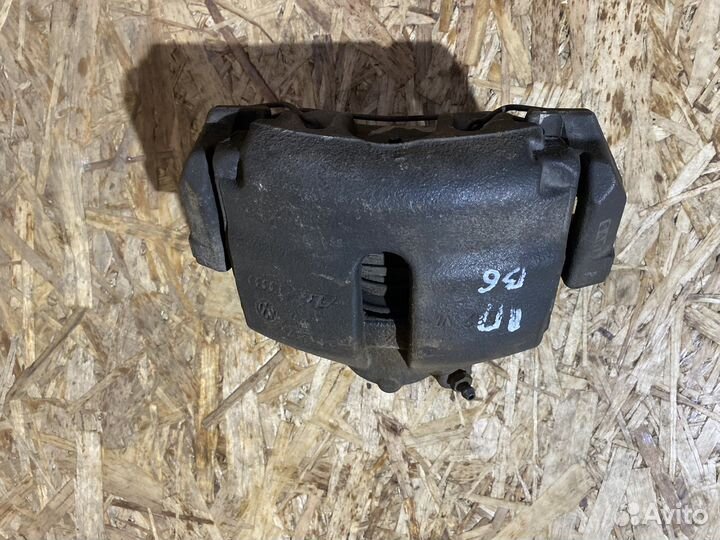 Суппорт тормозной передний VW Passat B6 B7 05-15