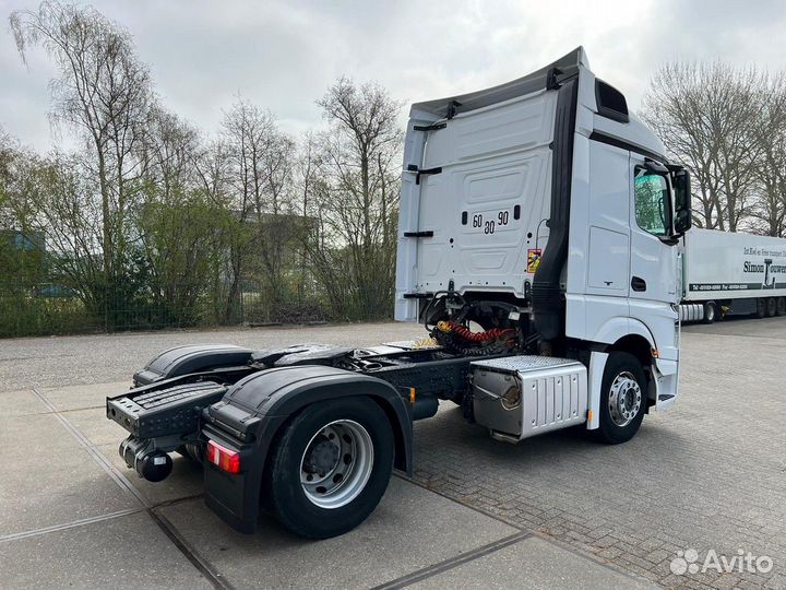 Pазбираем грузовик Mercedes-Benz Actros mpiv с 201