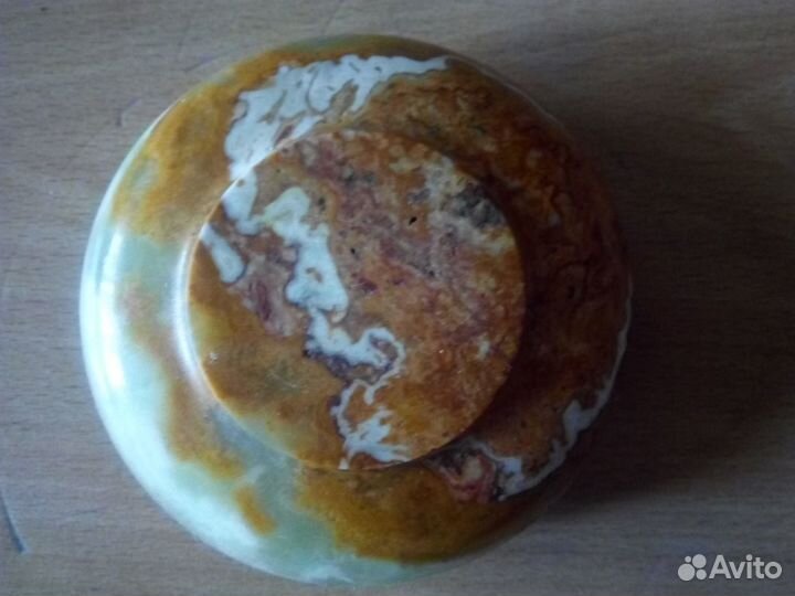 Пепельница из полудрагоценного камня