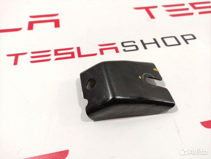 Кронштейн двигателя передний Tesla Model Y 2020