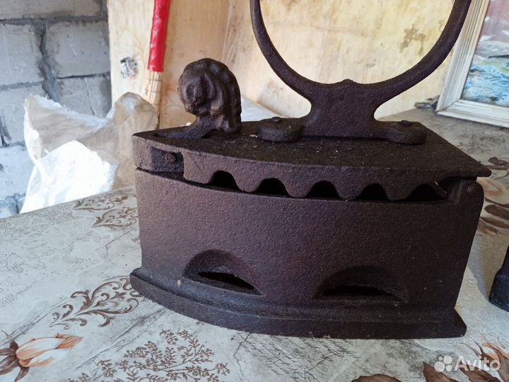 Угольный утюг